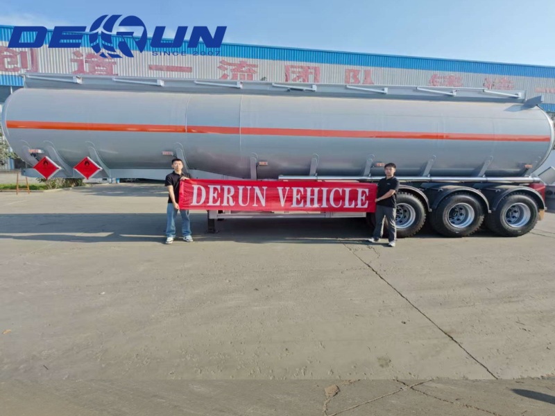 Derun Semi-roulotte di serbatoio a tre assi spedito con successo in Argentina