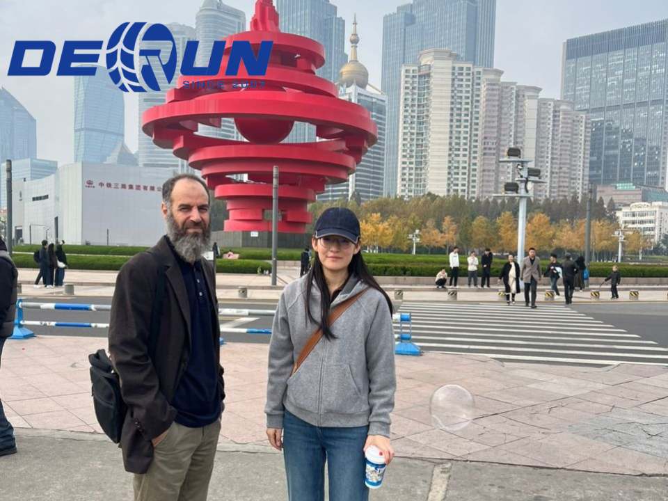 Un amico dell'Algeria è venuto a visitare Derun Vehicle la settimana scorsa