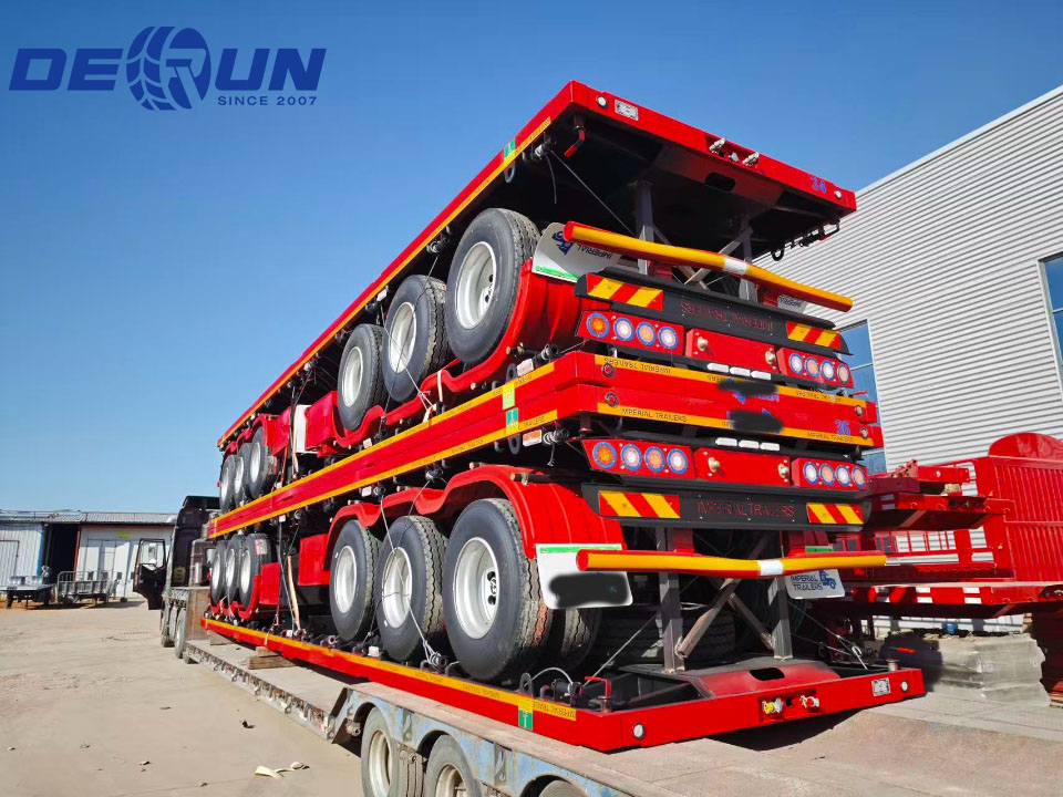 Tre camion a pianale ribassato a tre assi stanno per essere spediti in Mauritania.