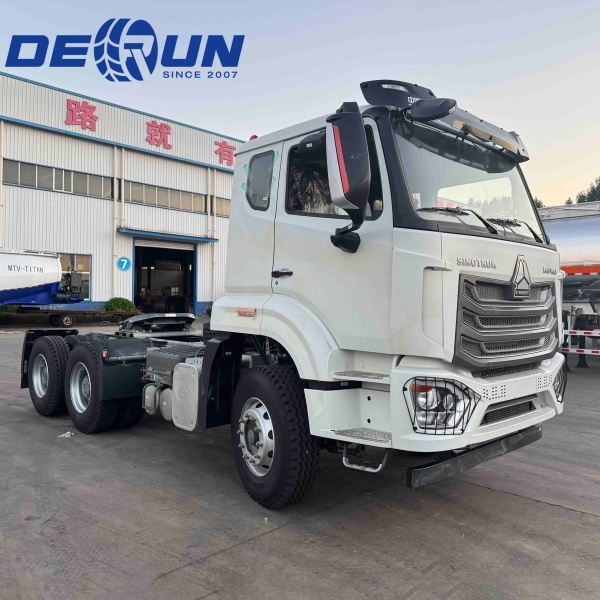 Synotrok Howo NX 6 × 4 Truck del trattore