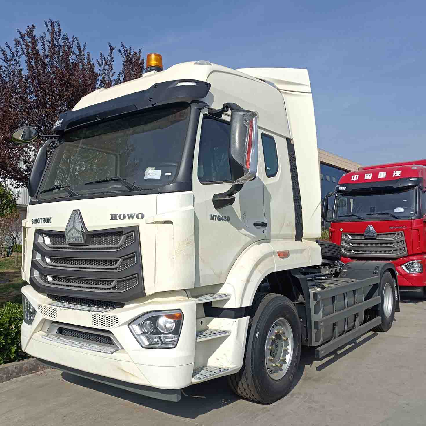 Camion con testata per trattore Sinotruk Howo 4x2 NX usato